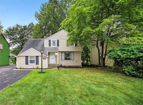 19110 Lanbury Ave, Warrensville Heights, OH, 44122-6504 | Card Image