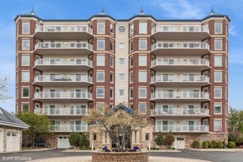 7a8a-200 Lake St, Saint Joseph, MI, 49085-2057 | Card Image