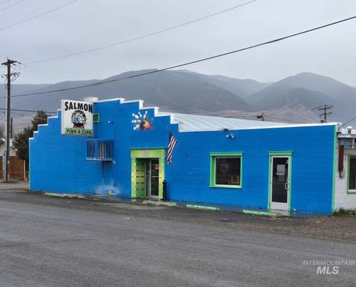 215 S Church St, Salmon, ID, 83467-4240 | Card Image