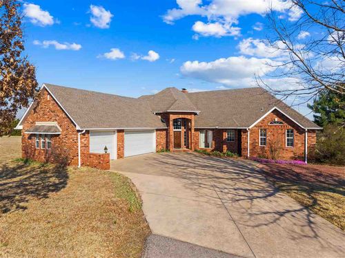 6545 Rustic Rd, Ponca City, OK, 74604-5916 | Card Image