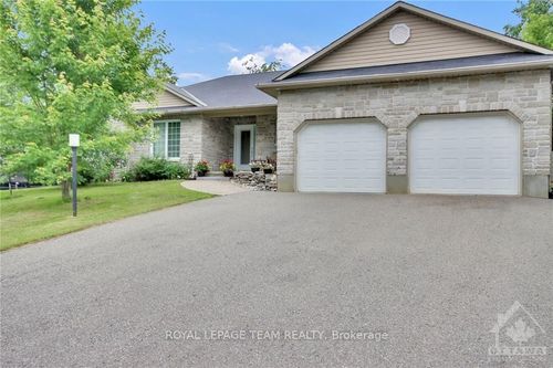 5711 Philip St, Osgoode, ON, K0A2W0 | Card Image