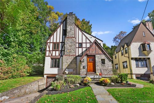 19 Huntwood Pl, Mount Vernon, NY, 10552-1215 | Card Image