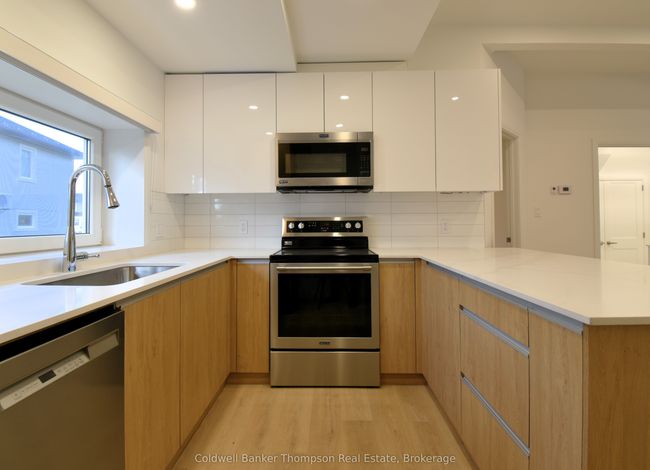 1 - 58 Florence St W, Home with 3 bedrooms, 2 bathrooms and 3 parking in Huntsville ON | Image 9