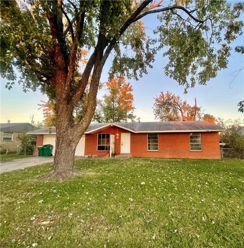 811 N 15th St, Rogers, AR, 72756-2615 | Card Image