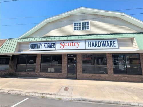 12 S Main St, Denton, NC, 27239-6588 | Card Image