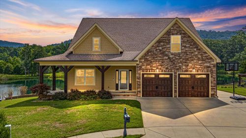 8815 Silver Maple Dr, Ooltewah, TN, 37363-2957 | Card Image