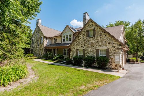 c-820 Pilgrim Parkway, Elm Grove, WI, 53122 | Card Image