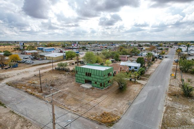 615 N 3 Rd St, House other with 3 bedrooms, 3 bathrooms and null parking in Carrizo Springs TX | Image 14