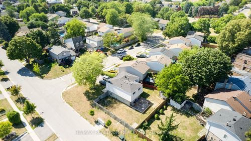 1 Harrison Crt, Whitby, ON, L1N6E2 | Card Image