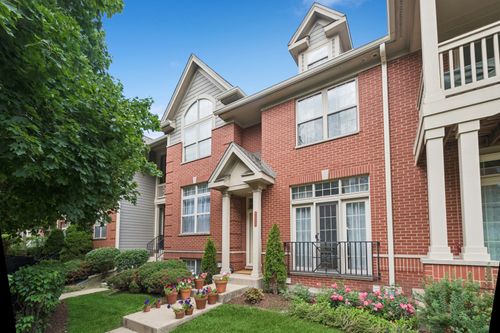 8457 Callie Ave, Morton Grove, IL, 60053-3704 | Card Image