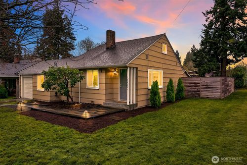 2303 N 193rd St, Shoreline, WA, 98133-4137 | Card Image