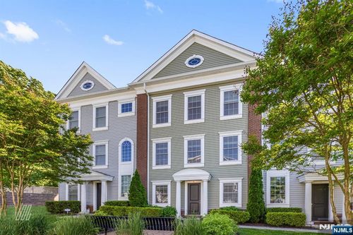 16 Roosevelt Dr, Wood Ridge, NJ, 07075-2501 | Card Image