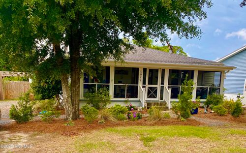 1017 N Lord St, Southport, NC, 28461-3045 | Card Image