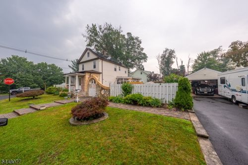 102 Runyon Ave, Middlesex, NJ, 08846-2221 | Card Image