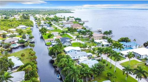 94 E North Shore Ave, NORTH FORT MYERS, FL, 33917-5322 | Card Image