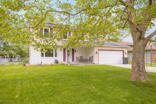 8319 Lorraine Dr, Strongsville, OH, 44149-1031 | Card Image
