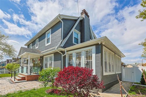 32-02 Murray Ln, Flushing, NY, 11354-3218 | Card Image