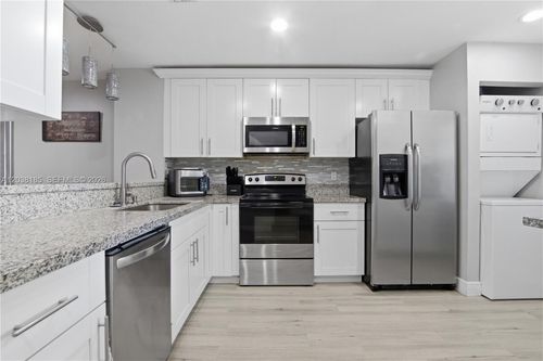 2882-2882 Coral Springs Dr, Coral Springs, FL, 33065-3850 | Card Image