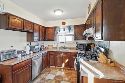 82 Division Ave, Spring Valley, NY, 10977-5845 | Card Image