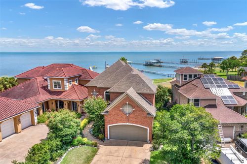 2668 E Bayshore Dr, San Leon, TX, 77539-2629 | Card Image