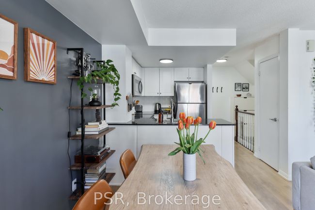 712 - 10 Laidlaw St, Condo with 3 bedrooms, 2 bathrooms and 1 parking in Toronto ON | Image 9
