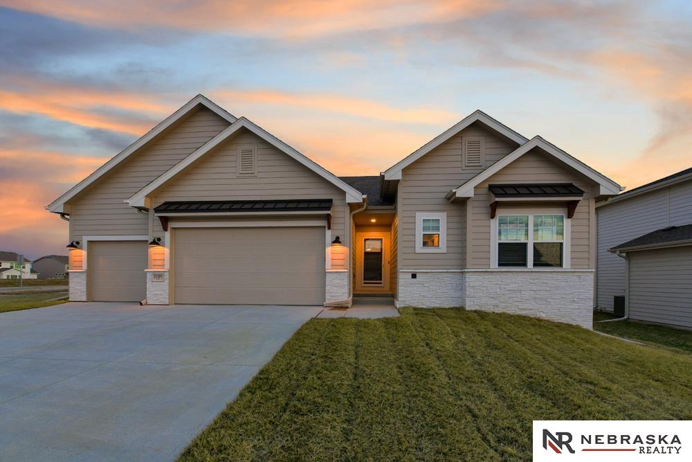 I St, Elkhorn, NE 68022
