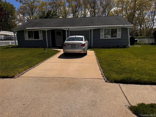 22 Anne Dr, Selden, NY, 11784-1847 | Card Image