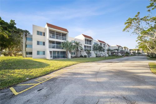 apt-202-100 Lakeview Dr, Weston, FL, 33326-2505 | Card Image