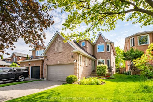 403 Bartholomew Drive, Newmarket, ON, L3X2E7 | Card Image