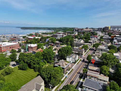 216-214-216 Pine St, Burlington, VT, 05401-4737 | Card Image