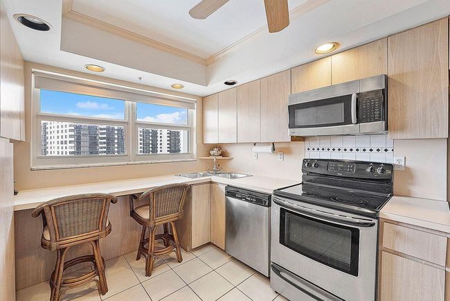 APT-1030D - 3310 S Ocean Blvd, Condo with 2 bedrooms, 2 bathrooms and null parking in Highland Beach FL | Image 24