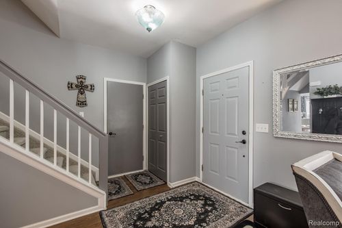 2507 Driftwood Dr, Waterford Twp, MI, 48329-4809 | Card Image