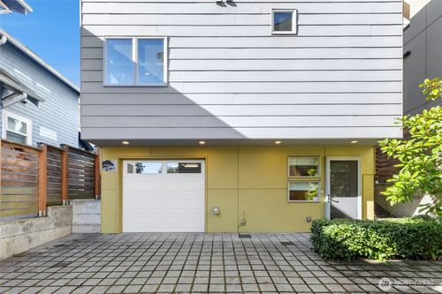 4411 Meridian Ave N, Seattle, WA, 98103-7605 | Card Image