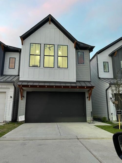 9024 Wellspring Dr, Houston, TX, 77080-2101 | Card Image