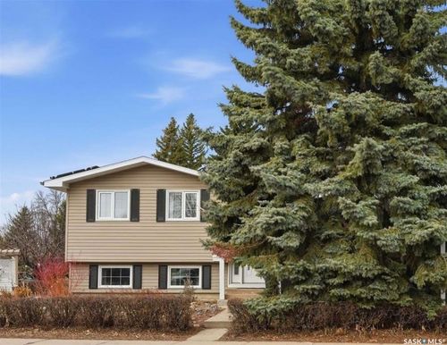 4336 Queen Street, Regina, SK, S4S5V9 | Card Image