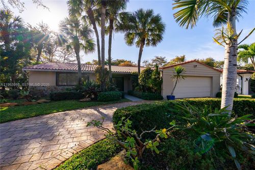 6371 Hutchinson Rd, Miami Lakes, FL, 33014-2301 | Card Image