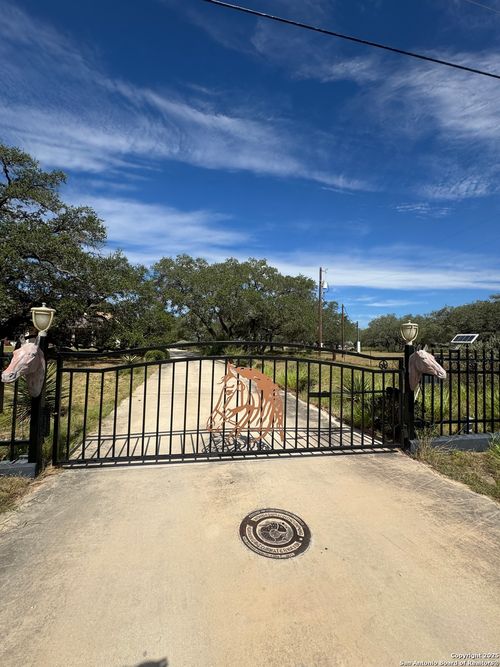 13115 N State Highway 16, Poteet, TX, 78065-4353 | Card Image