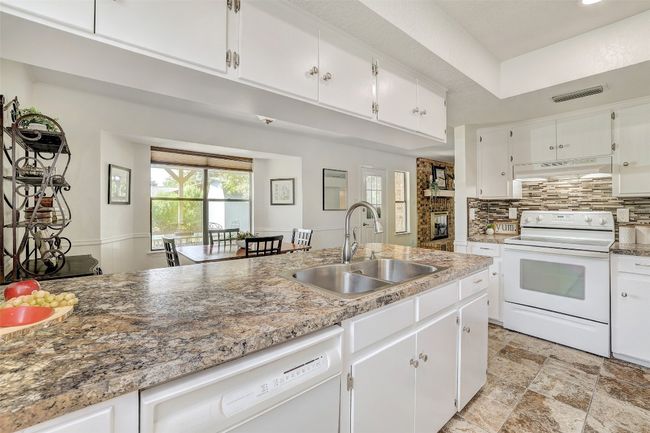 Pull out cabinets | Image 15