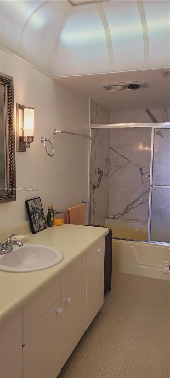 APT-611 - 3475 S Ocean Blvd, Condo with 1 bedrooms, 2 bathrooms and null parking in Palm Beach FL | Image 13