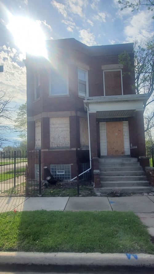 5258 S Emerald Ave, Chicago, IL, 60609-6111 | Card Image
