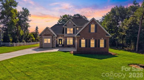 4510 18th Street Ln Ne, Hickory, NC, 28601-8426 | Card Image