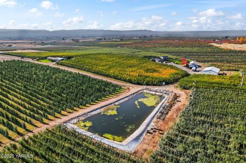 370 Macy Rd, Zillah, WA, 98953-9630 | Card Image