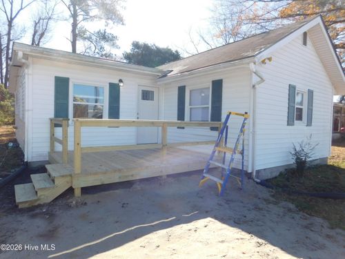 423 Bouy St, New Bern, NC, 28560-6801 | Card Image