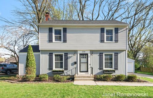 2126 Englewood Dr, East Grand Rapids, MI, 49506-4512 | Card Image