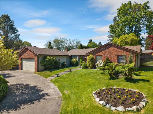 1930 Gillian Pl, Campbell River, BC, V9W6B6 | Card Image