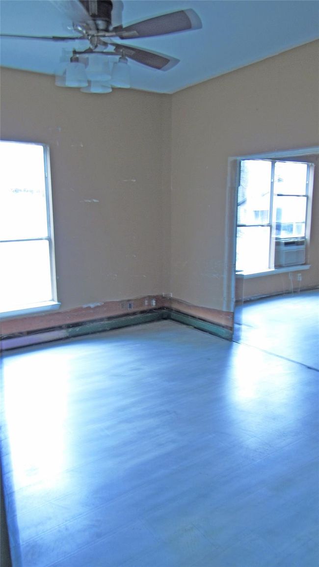 144 N Jeffus St, House other with 4 bedrooms, 1 bathrooms and 1 parking in Deport TX | Image 19