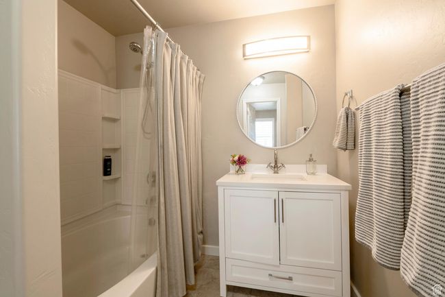 Second Floor Main Bathroom | Image 14