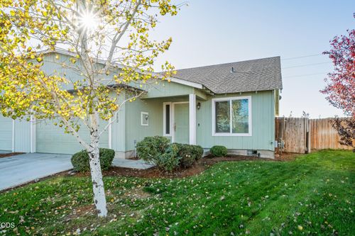 302 Se Leisek Way, Madras, OR, 97741-3504 | Card Image