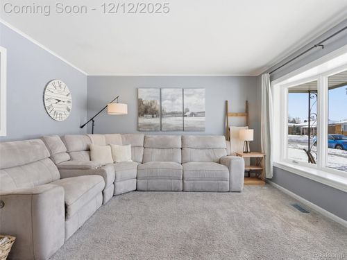 25300 Loretta Ave, Warren, MI, 48091-5008 | Card Image