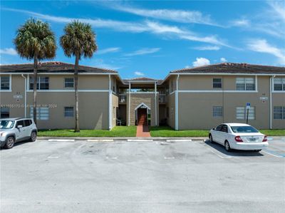 27-A - 1041 Twin Lakes Dr, Condo with 2 bedrooms, 2 bathrooms and null parking in Coral Springs FL | Image 1